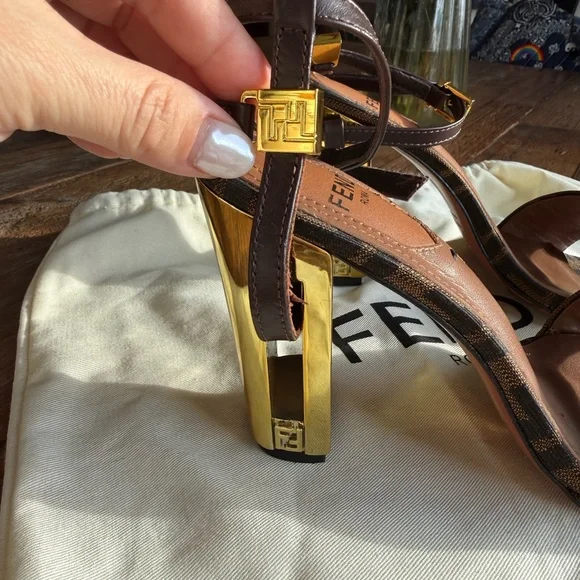 Fendi
FF 95MM Traced Heel Sandals - Picture 3 of 7